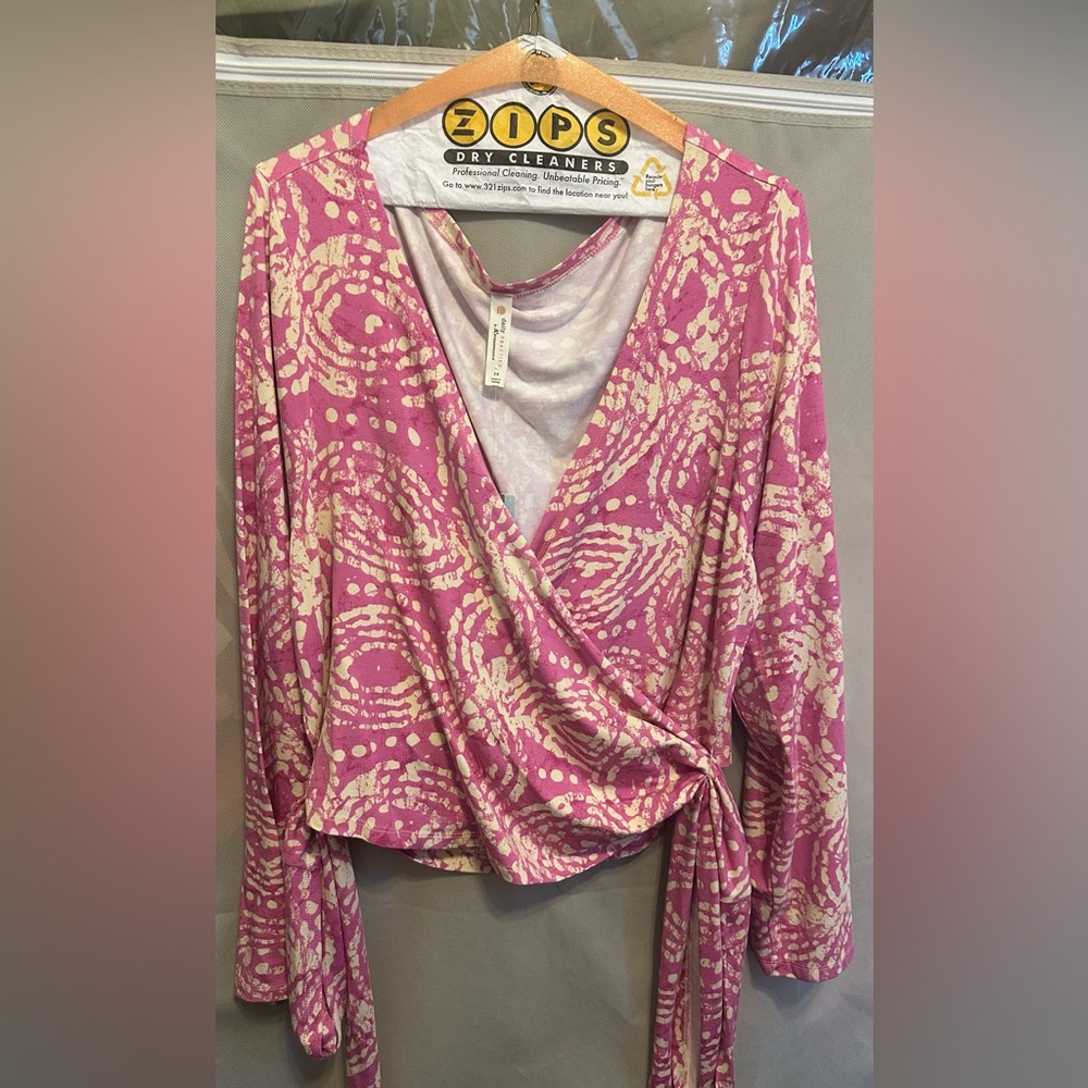 NWT Anthropologie Pink and Cream Patterned Wrap Blouse